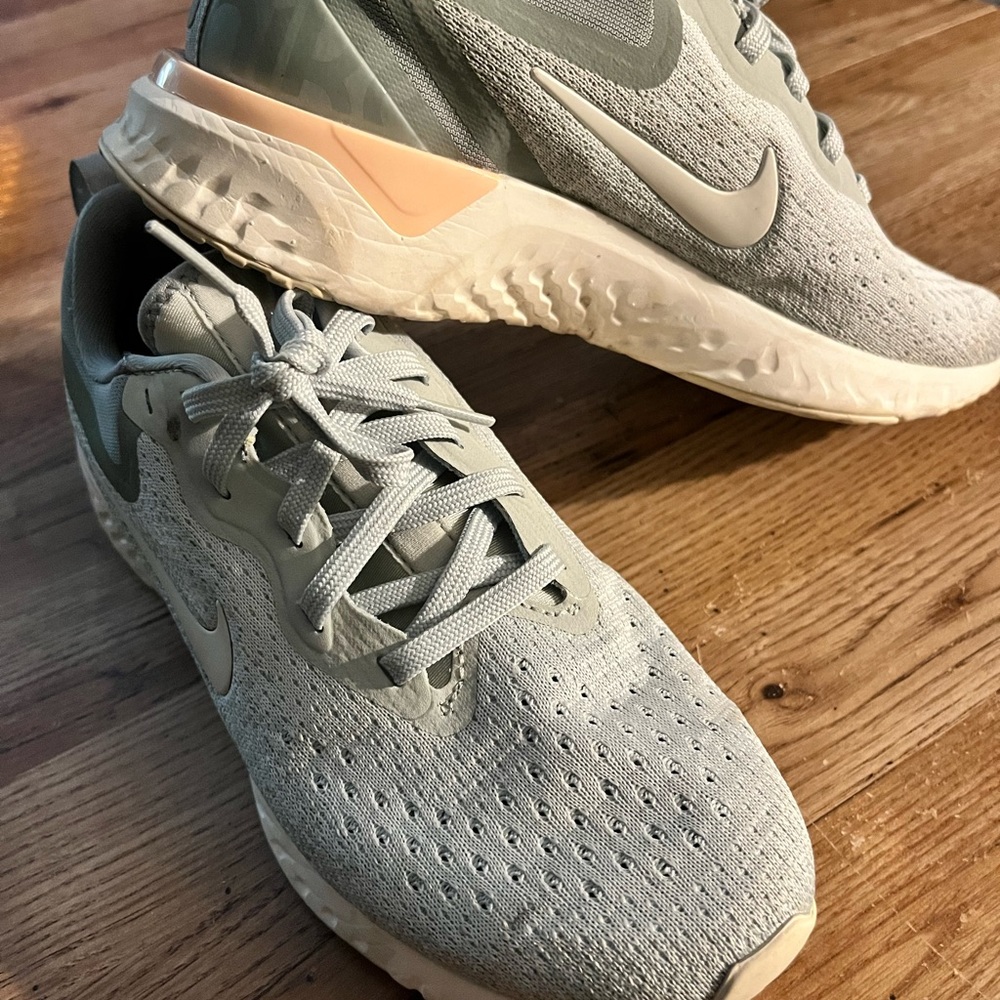 NIKE ODYSSEY REACT “LIGHT SILVER SAIL”
